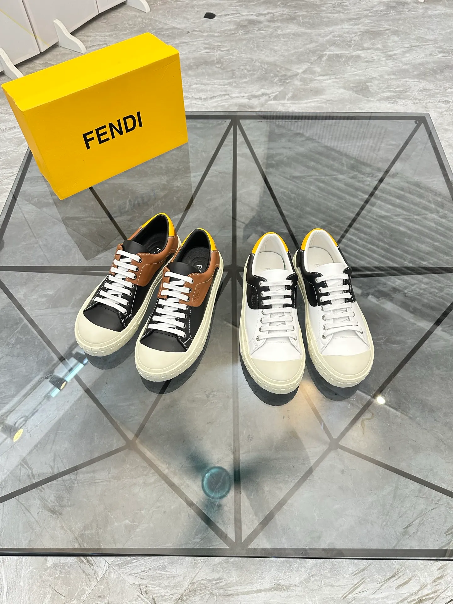 Selling men's shoes 💰: 💰P440¥ Product trademark: Fendi* "Fendi*" low-top casual shoes Regular size: 38-44 (can be customized to 45) Product materials: imported cowhide upper, sheepskin lining, original outsole. No.:6735